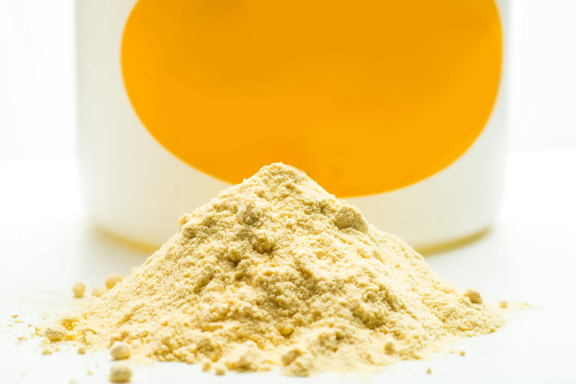 Light yellow powder and can. Soya lecithin powder